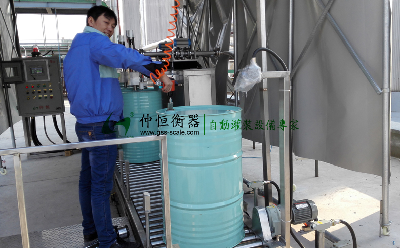 仲恒GAF-300LM-Ex自動尋口灌裝線 客戶現場安裝調試3